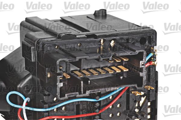 251701_CONNECTOR_001